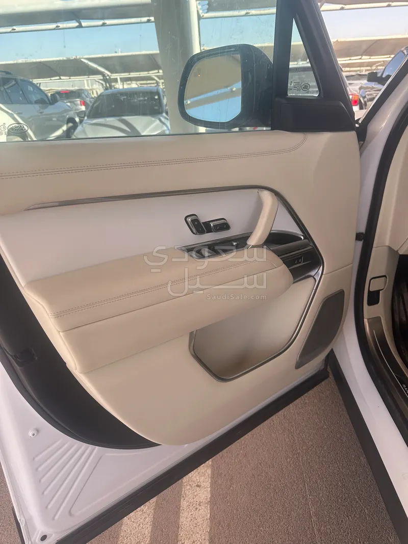 2023 لاند روفر رينج روفر فوج اس في