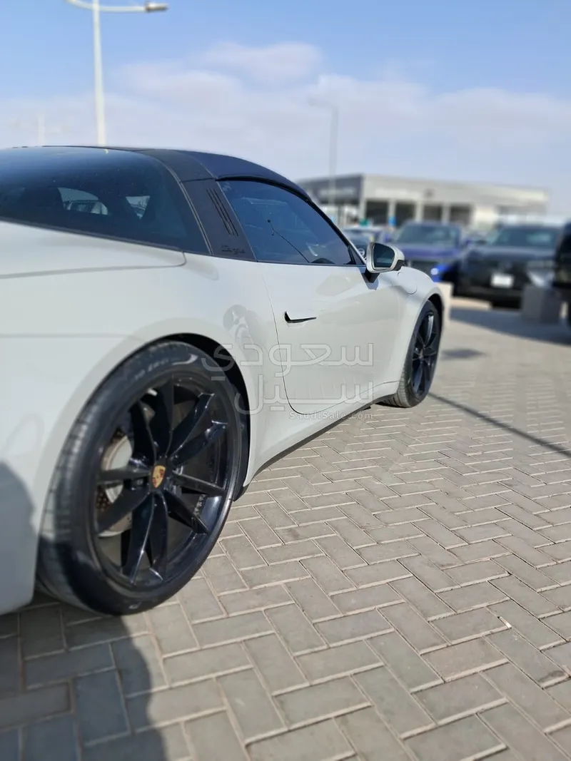 2021 بورش 911 تارجا