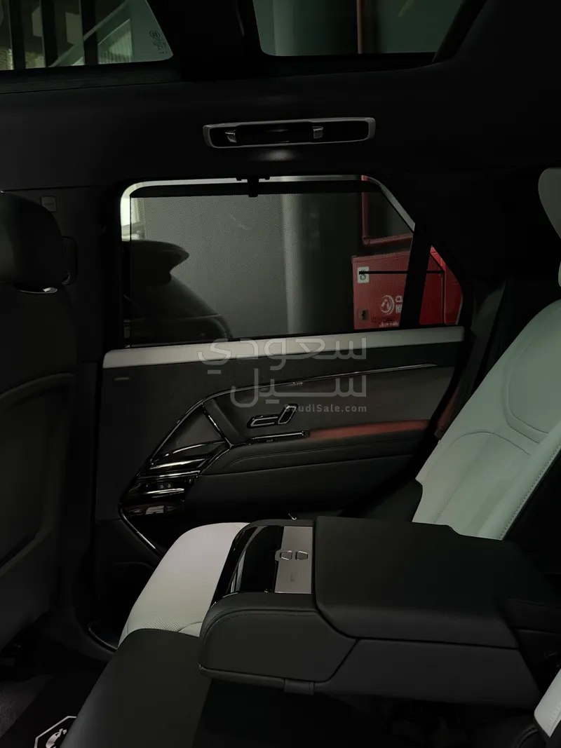 2025 لاند روفر رينج روفر سبورت اتش اس اي