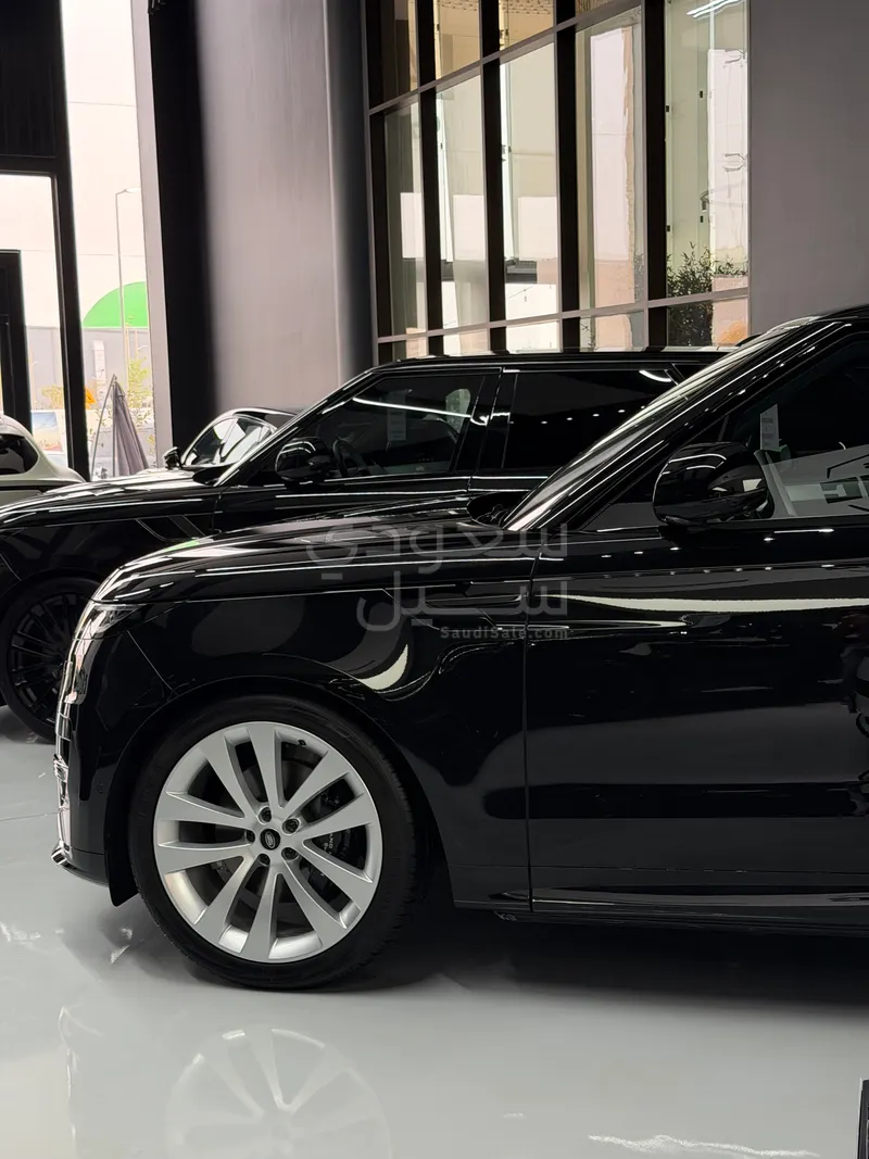 2025 لاند روفر رينج روفر سبورت اتش اس اي