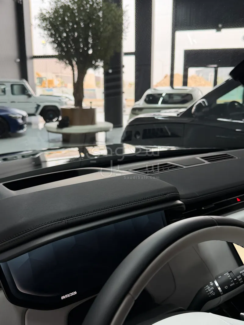 2025 لاند روفر رينج روفر سبورت اتش اس اي