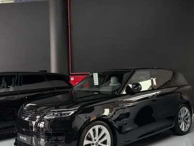 2025 لاند روفر رينج روفر سبورت اتش اس اي