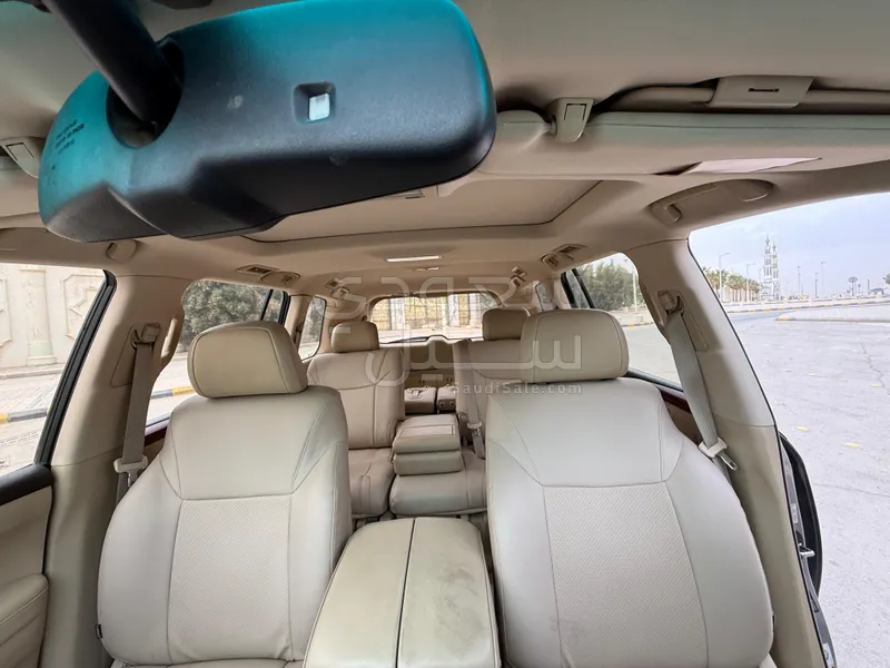 2011 لكزس إل إكس 570 أي دي