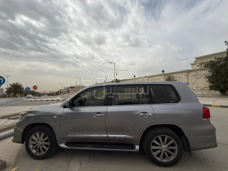 2011 لكزس إل إكس 570 أي دي