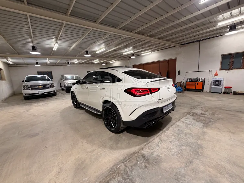 2021 مرسيدس - بنز جي إل إي 63إس أي إم جي