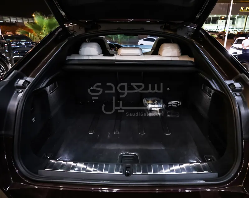 2021 بي ام دبليو الفئة اكس 6 إم كومبيتيشن