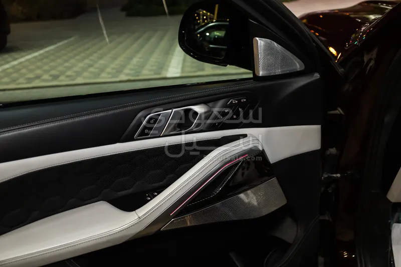 2021 بي ام دبليو الفئة اكس 6 إم كومبيتيشن