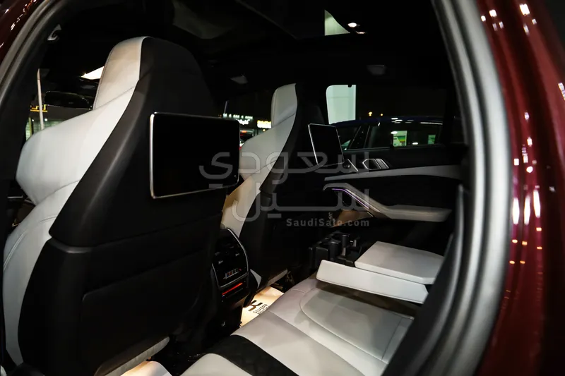 2021 بي ام دبليو الفئة اكس 6 إم كومبيتيشن