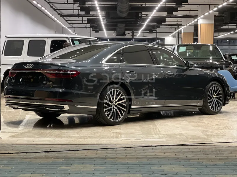 2025 اودي اي 8