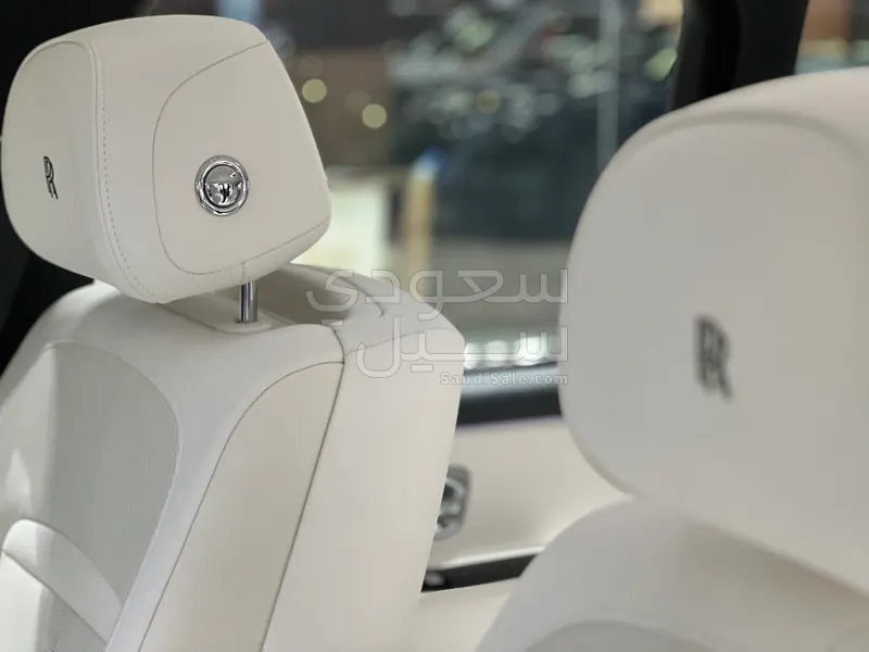 2025 رولز رويس كولينان سلفر بادج