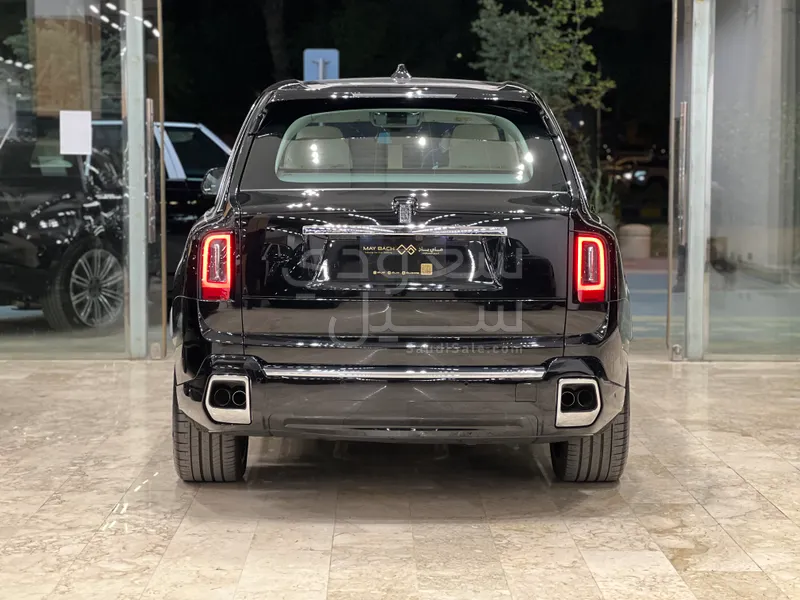 2025 رولز رويس كولينان سلفر بادج