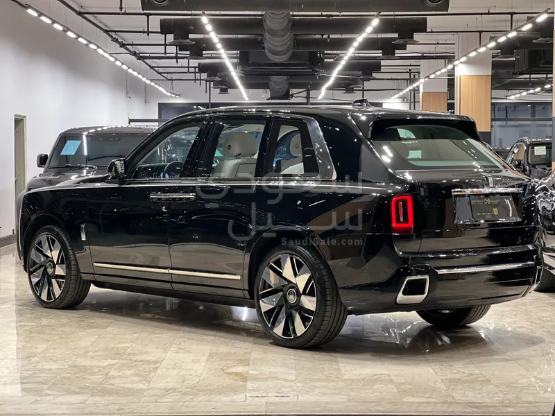 2025 رولز رويس كولينان سلفر بادج