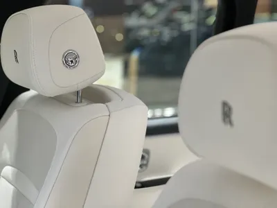 2025 رولز رويس كولينان سلفر بادج