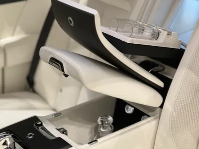 2025 رولز رويس كولينان سلفر بادج