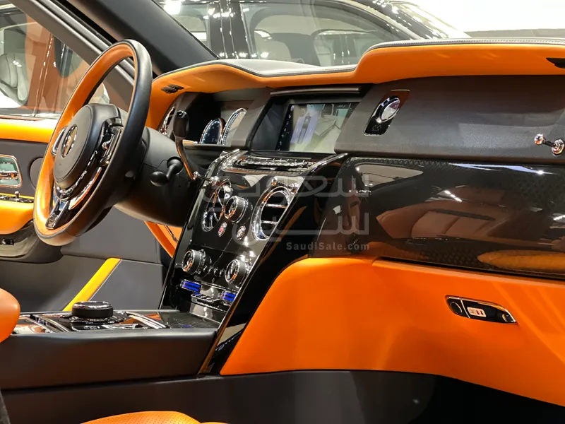 2022 رولز رويس كولينان بلاك بادج