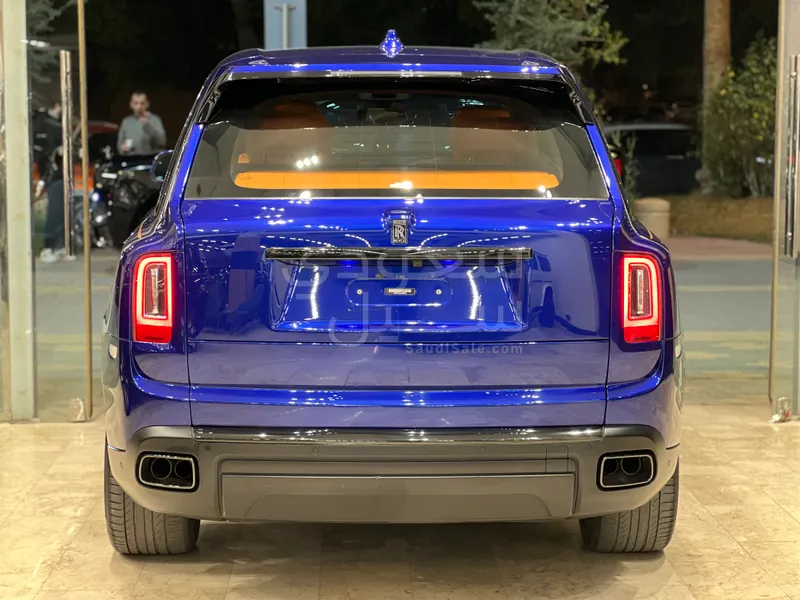 2022 رولز رويس كولينان بلاك بادج