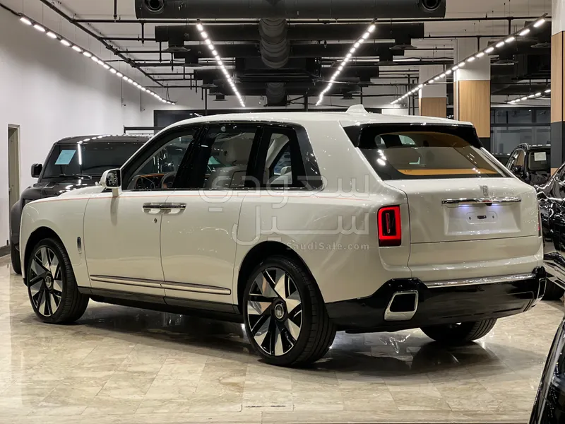 2026 رولز رويس كولينان سلفر بادج