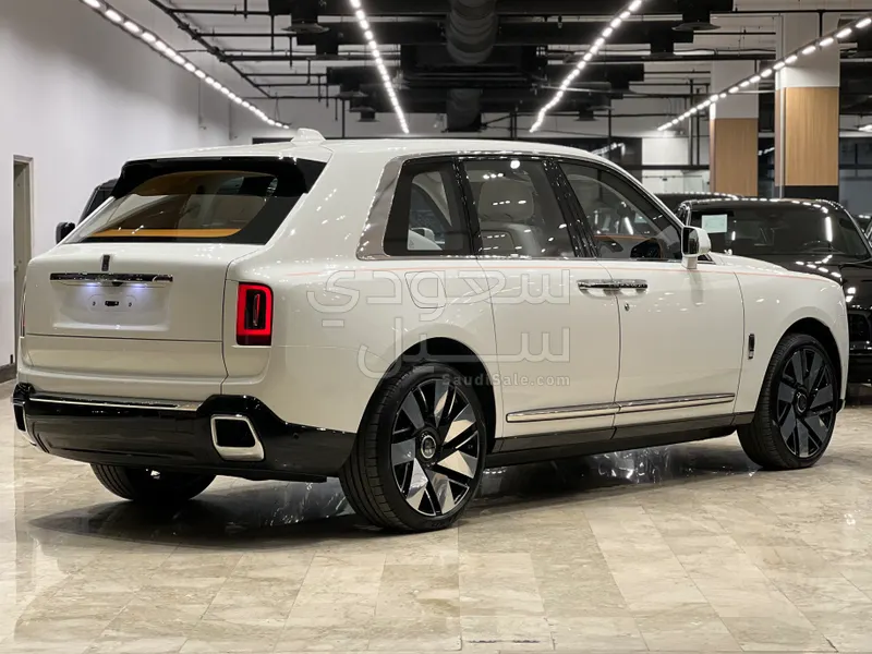 2026 رولز رويس كولينان سلفر بادج