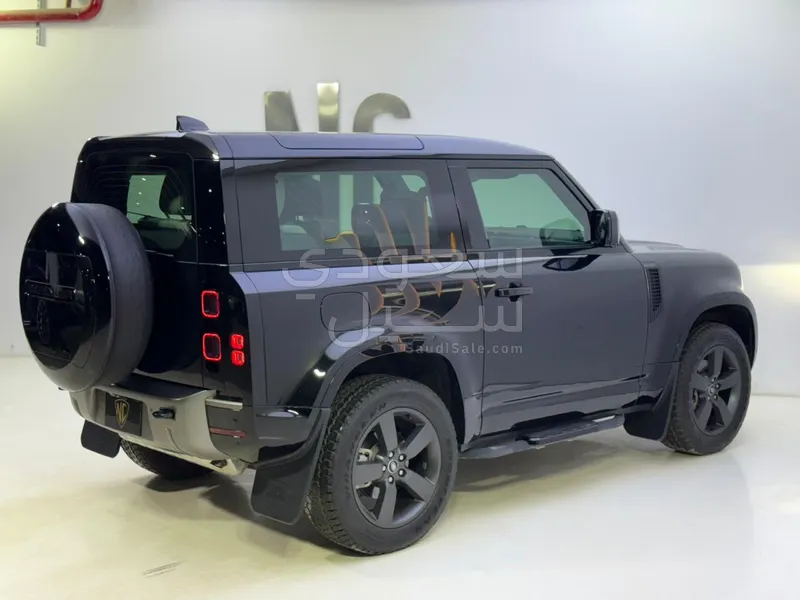 2025 لاند روفر ديفيندر اكس داينمك