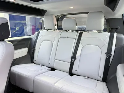 2025 لاند روفر ديفيندر اكس داينمك