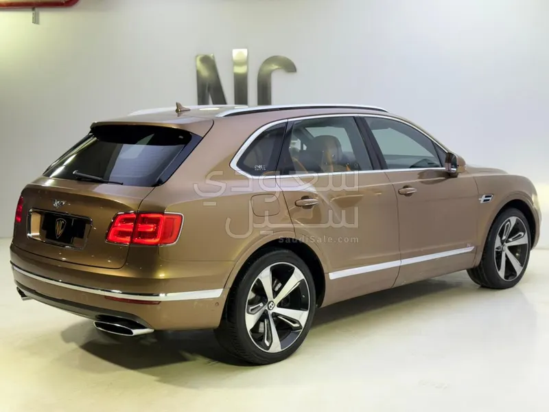 2017 بنتلي بنتايجا الاصدار الاول