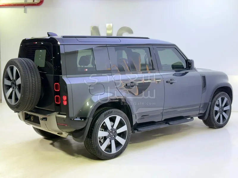 2025 لاند روفر ديفيندر اكس داينمك