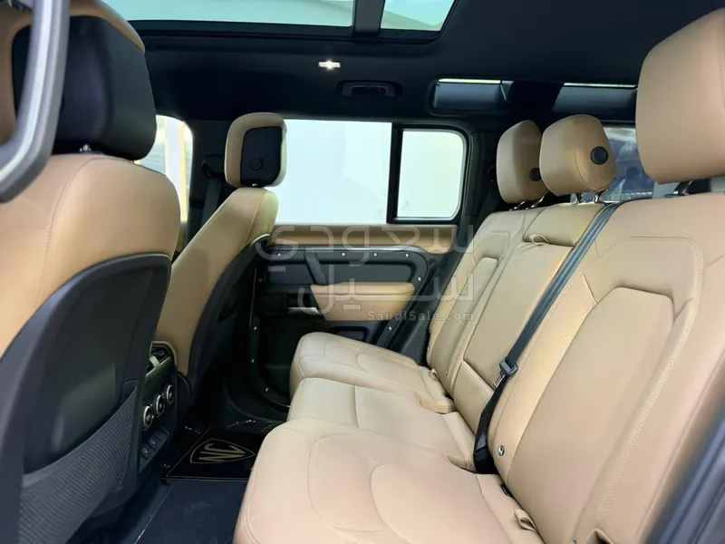 2025 لاند روفر ديفيندر اكس داينمك