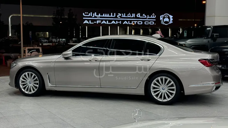 2022 بي ام دبليو الفئة السابعة 730 إل أي