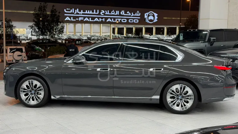 2023 بي ام دبليو الفئة السابعة 735أي