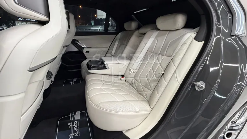 2023 بي ام دبليو الفئة السابعة 735أي