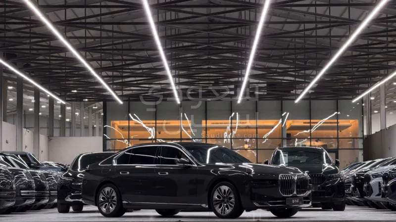 2023 بي ام دبليو الفئة السابعة 735أي