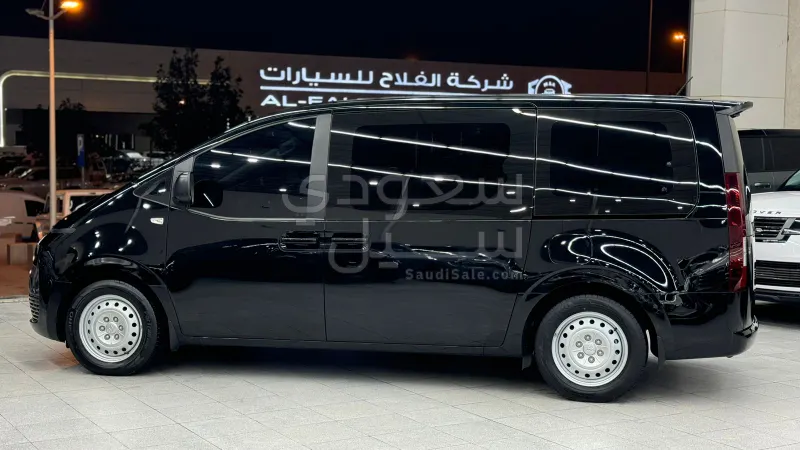 2022 هيونداي ستاريا