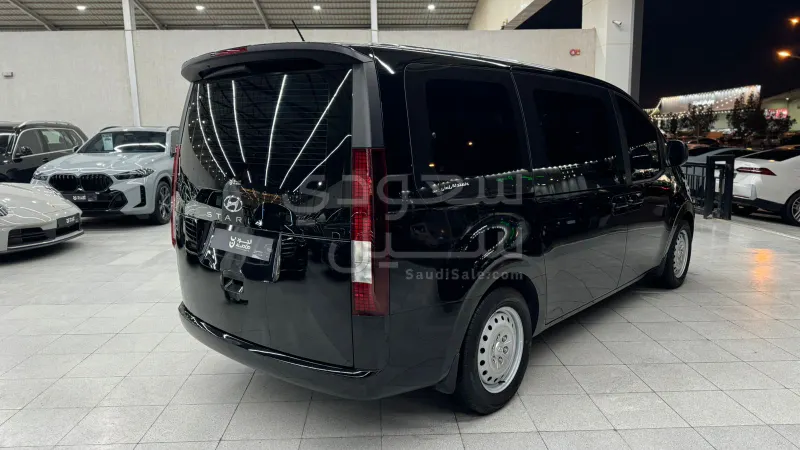 2022 هيونداي ستاريا