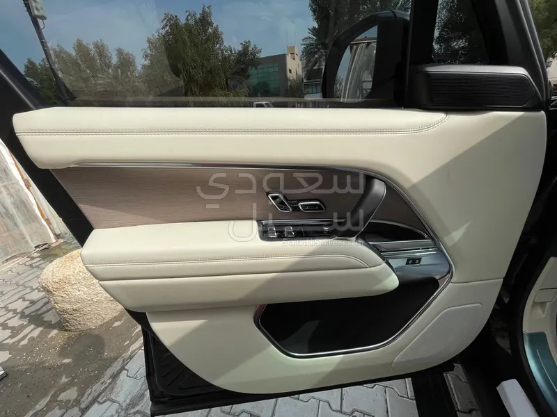 2025 لاند روفر رينج روفر اتش اس اي