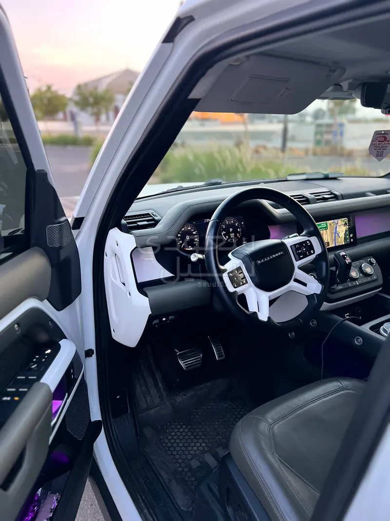 2020 لاند روفر ديفيندر اتش اس اي