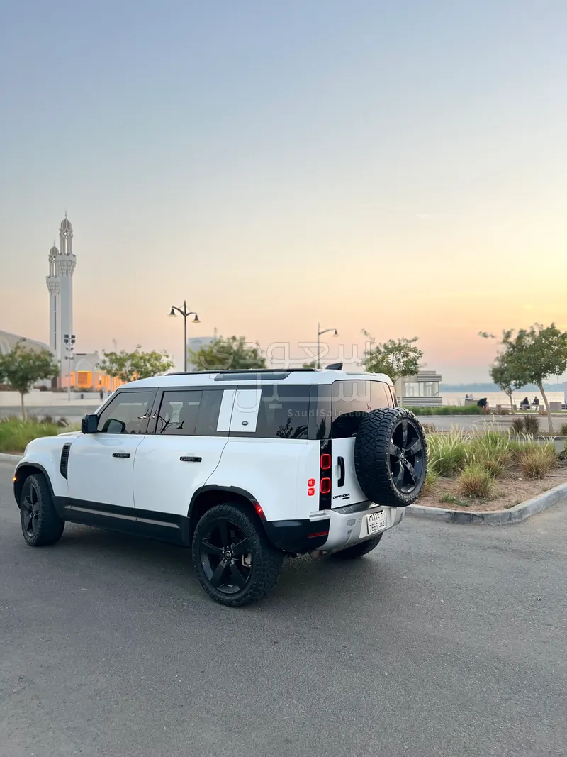 2020 لاند روفر ديفيندر اتش اس اي