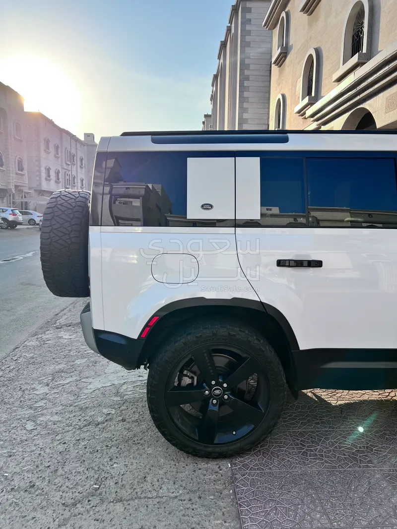 2020 لاند روفر ديفيندر اتش اس اي