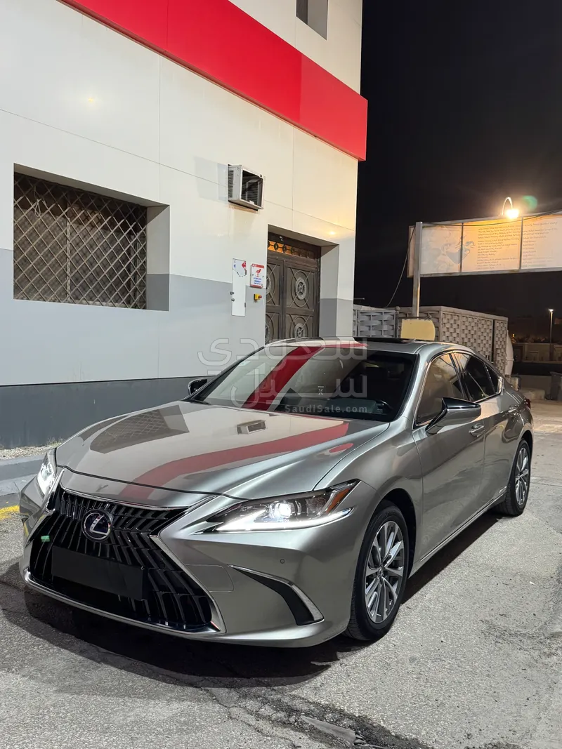 2022 لكزس إي إس 300 هايبرد