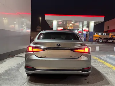 2022 لكزس إي إس 300 هايبرد