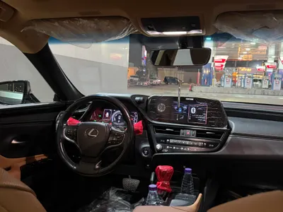 2022 لكزس إي إس 300 هايبرد