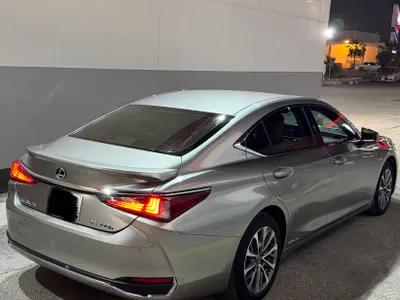 2022 لكزس إي إس 300 هايبرد