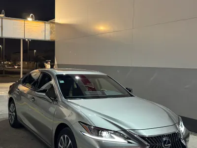 2022 لكزس إي إس 300 هايبرد