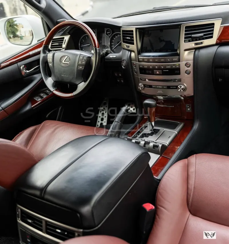 2014 لكزس إل إكس 570 اس