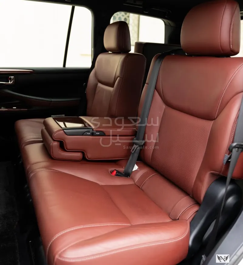 2014 لكزس إل إكس 570 اس