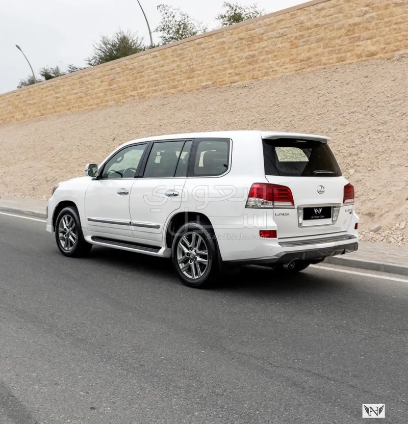 2014 لكزس إل إكس 570 اس