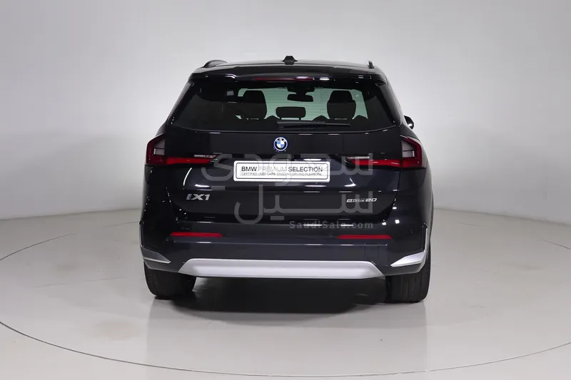 2025 بي ام دبليو الفئة اي