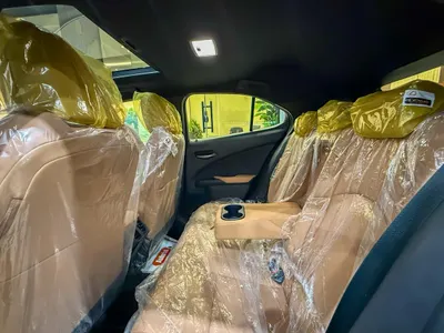 2024 لكزس يو إكس اتش300