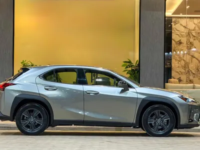 2024 لكزس يو إكس اتش300