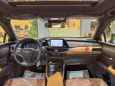 2024 لكزس يو إكس اتش300