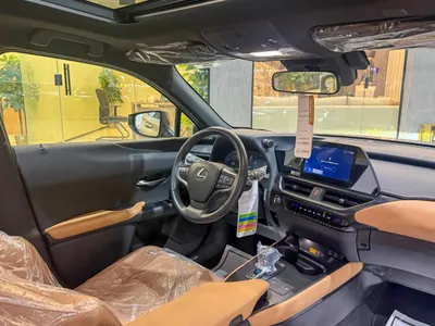 2024 لكزس يو إكس اتش300